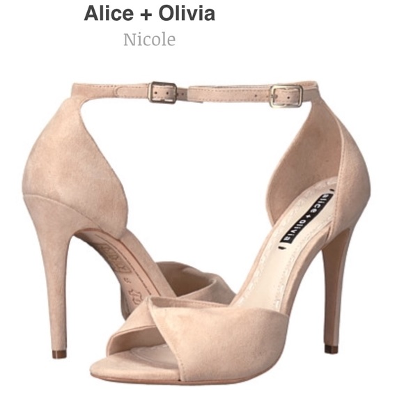 Alice + Olivia Shoes - •NWOT• Alice + Olivia light tan Nicole heels